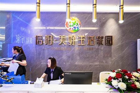 龙都新苑3室2厅2卫177㎡+附房25平80万